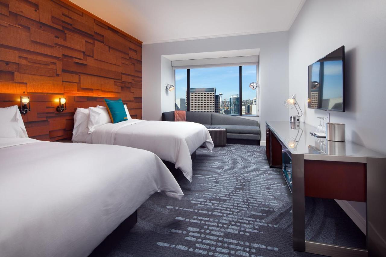 Deluxe, Guest room, 1 King, City view, High floor
